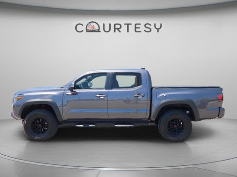 Certified 2021 Toyota Tacoma TRD Pro AWD/4WD image 2