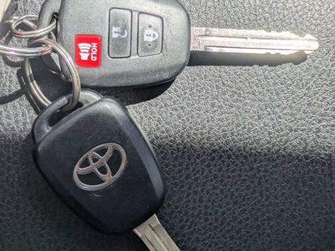 Used 2022 Toyota Tacoma SR5 w/ Technology Package RWD image 34
