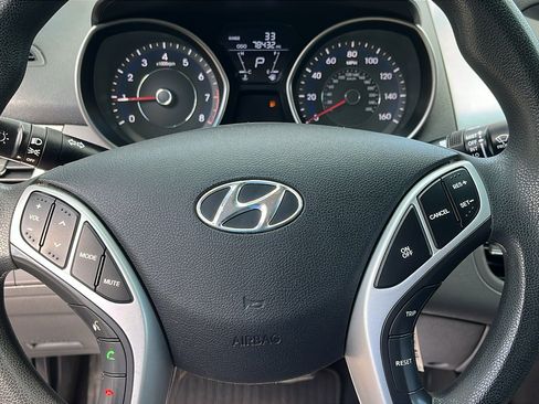 Used 2011 Hyundai Elantra GLS w/ Preferred Equipment Pkg 3 FWD image 12
