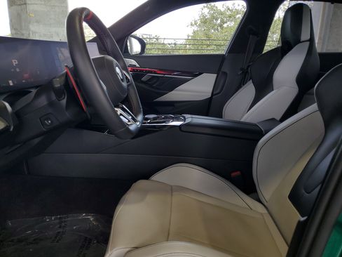 Used 2025 BMW M5 w/ Carbon Package AWD/4WD image 17