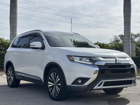 Used 2019 Mitsubishi Outlander SE image 3