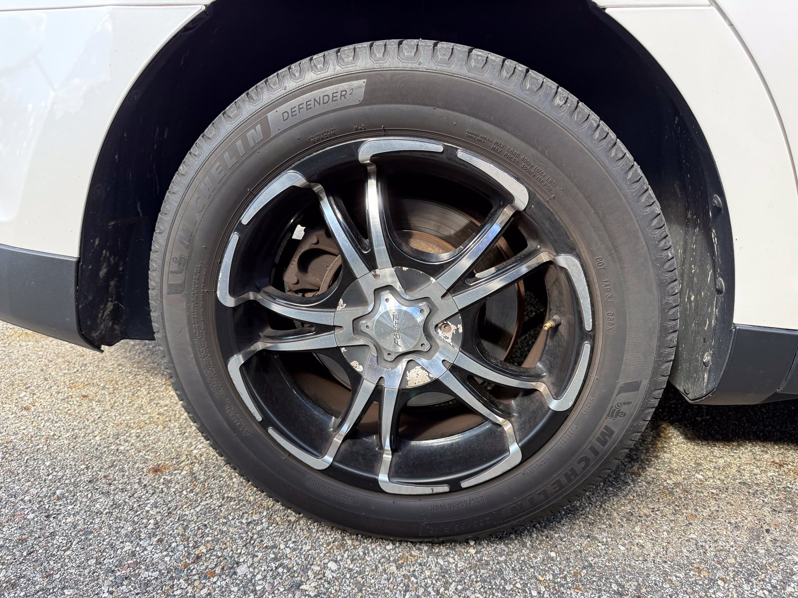 Used 2018 Ford Taurus SEL w/ Equipment Group 201A AWD/4WD image 9