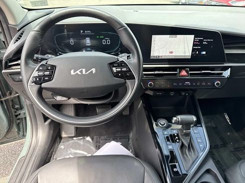 Used 2023 Kia Niro EX FWD image 17