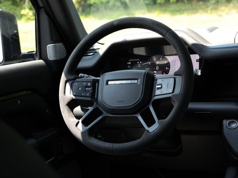 Used 2024 Land Rover Defender 130 V8 image 28