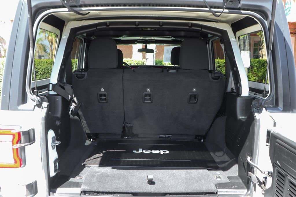 Used 2021 Jeep Wrangler Unlimited Rubicon AWD/4WD image 9