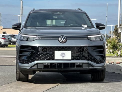 New 2026 Volkswagen Tiguan SE R-Line FWD image 3