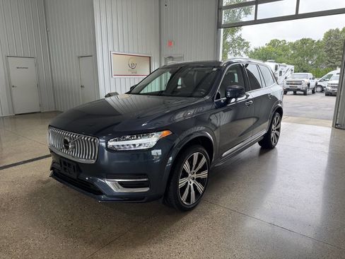 Used 2022 Volvo XC90 T8 Inscription w/ Advanced Package image 2