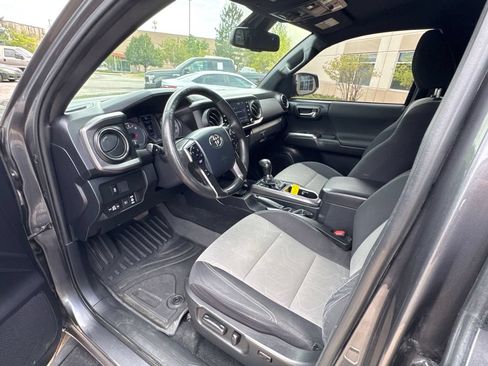 Used 2020 Toyota Tacoma TRD Off-Road w/ Technology Package AWD/4WD image 24