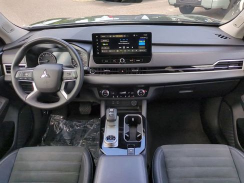 Used 2025 Mitsubishi Outlander SE FWD image 15