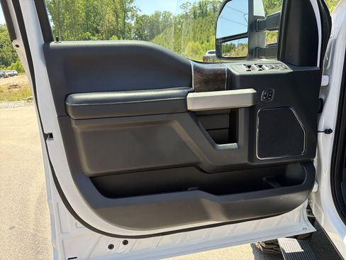 Used 2022 Ford F250 Lariat w/ Lariat Value Package AWD/4WD image 10