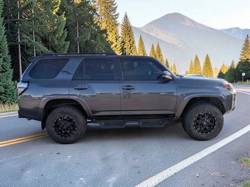 Used 2023 Toyota 4Runner TRD Off-Road Premium w/ Moonroof Package AWD/4WD image 7