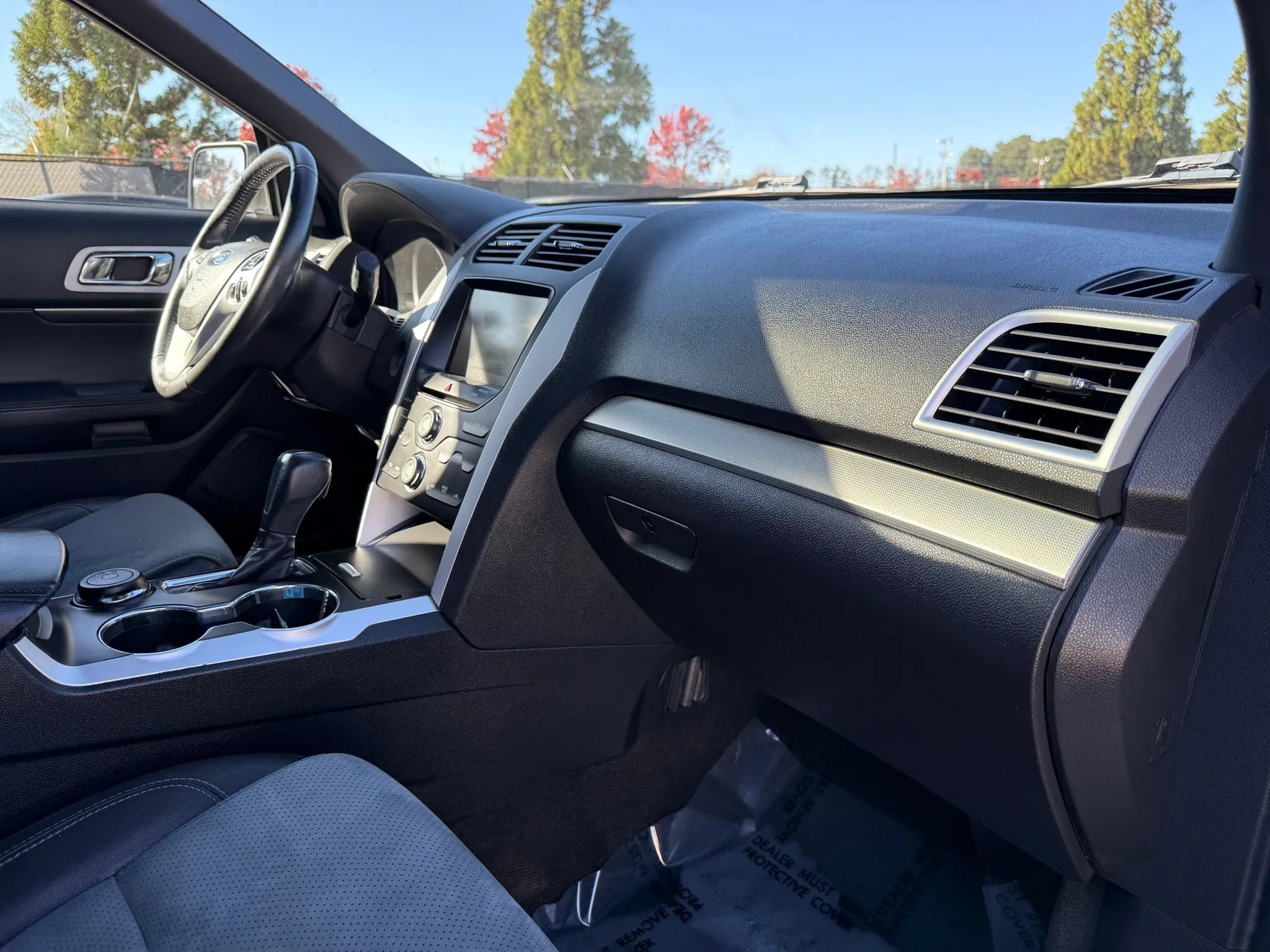 Used 2015 Ford Explorer XLT w/ Equipment Group 202B AWD/4WD image 19