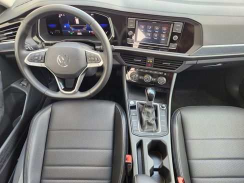 Used 2023 Volkswagen Jetta SE image 26