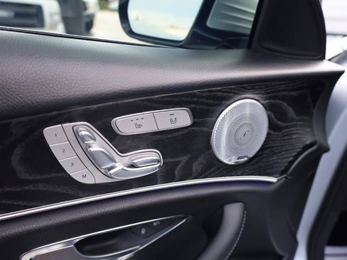 Used 2018 Mercedes-Benz E 300 image 6