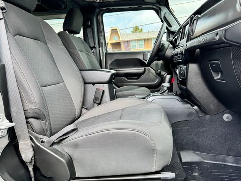 Used 2022 Jeep Wrangler Sport AWD/4WD image 10