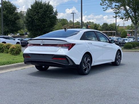 New 2025 Hyundai Elantra SEL image 8