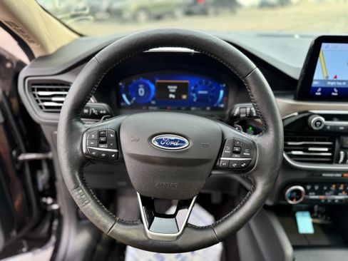 Used 2020 Ford Escape Titanium AWD/4WD image 14