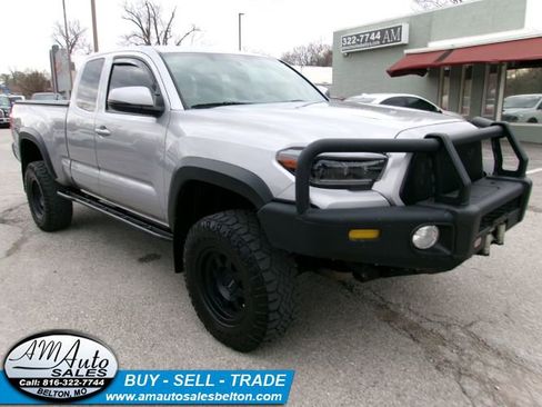 Used 2016 Toyota Tacoma TRD Off-Road w/ Exterior Package image 9