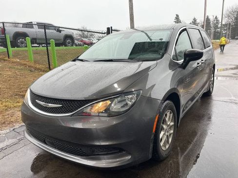 Used 2023 Chrysler Voyager LX image 1