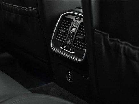 Used 2021 Porsche Macan image 18