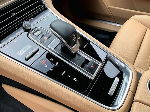 Used 2023 Porsche Panamera image 17