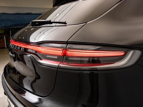 Certified 2023 Porsche Macan S AWD/4WD image 23
