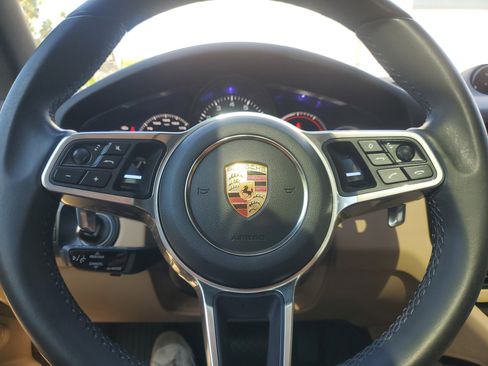 Used 2023 Porsche Cayenne AWD/4WD image 21