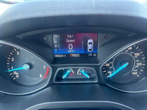 Used 2017 Ford Escape SE FWD image 2
