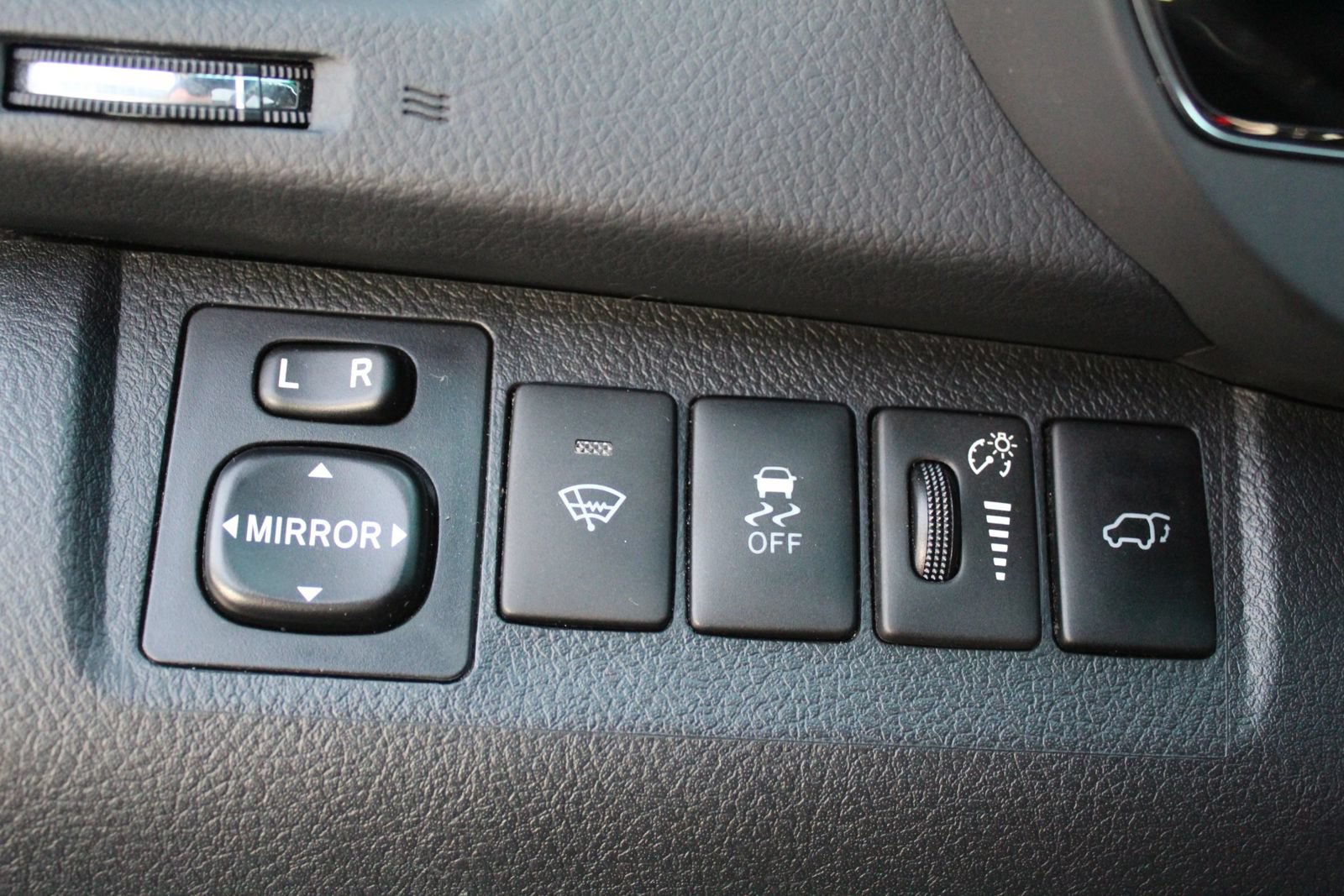 Used 2013 Toyota Highlander SE FWD image 30