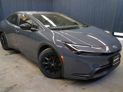 Used 2023 Toyota Prius LE AWD/4WD image 3