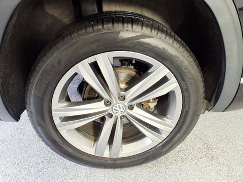 Used 2019 Volkswagen Atlas SEL R-Line FWD image 4