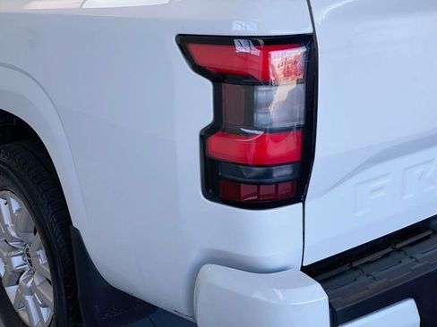 Used 2022 Nissan Frontier SV image 9