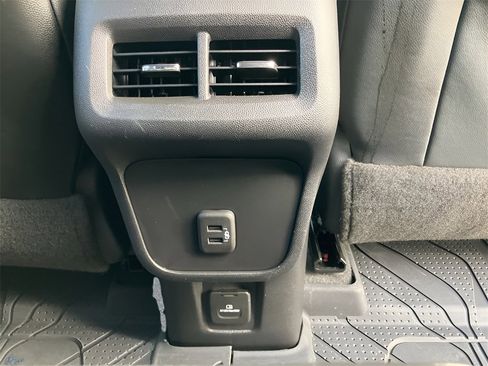 Used 2022 Chevrolet Equinox Premier w/ LPO, Floor Liner Package image 33