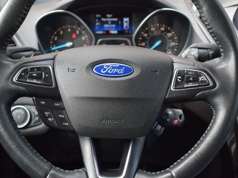 Used 2017 Ford Escape SE w/ Equipment Group 201A FWD image 15