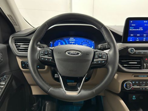 Used 2022 Ford Escape Titanium AWD/4WD image 13
