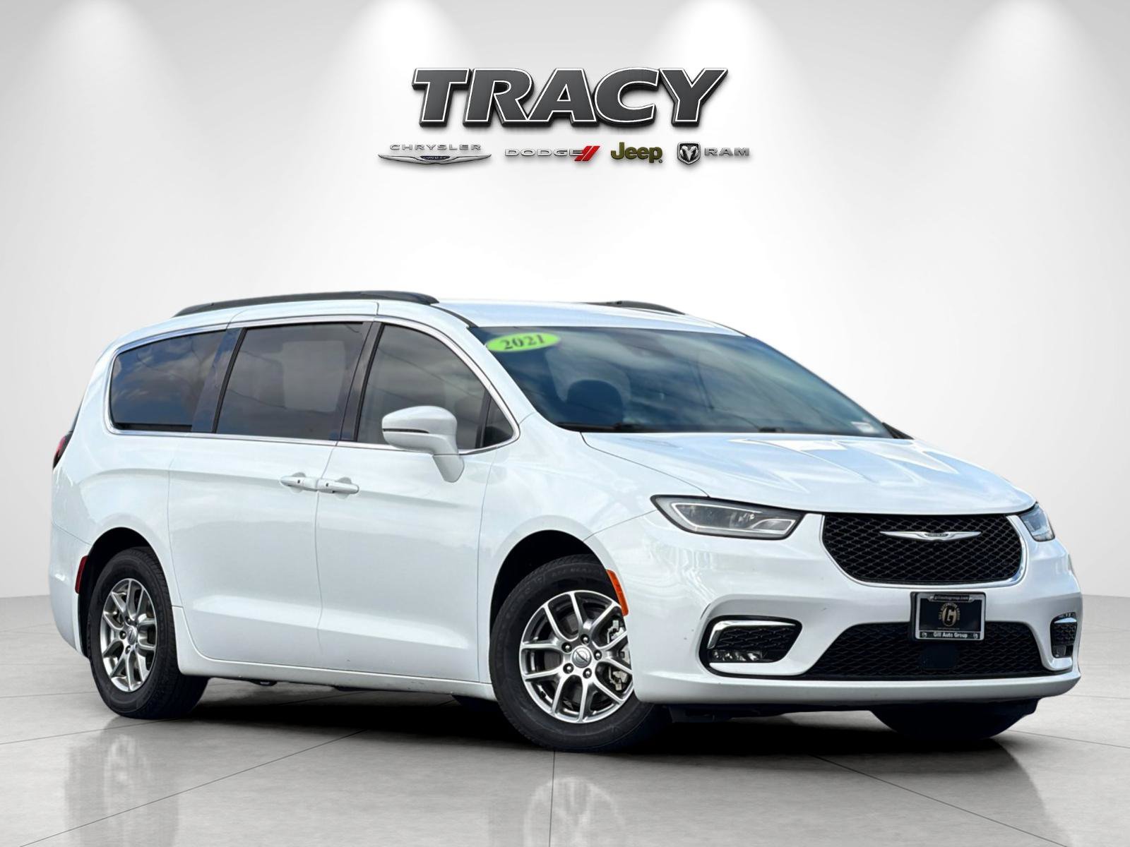 Used 2021 Chrysler Pacifica Touring FWD image 2