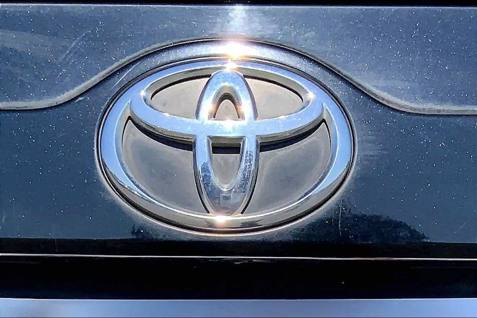 Used 2014 Toyota Camry SE FWD image 29