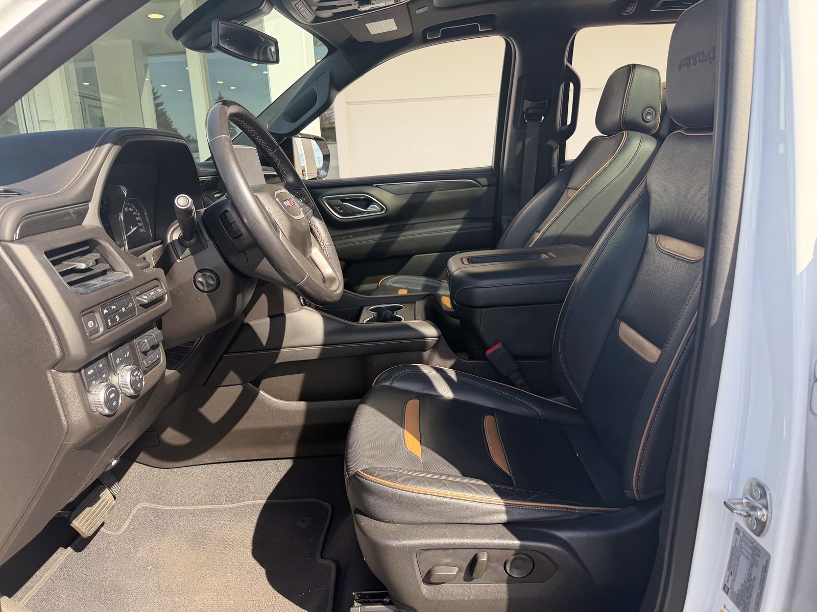 Used 2021 GMC Yukon AT4 w/ AT4 Premium Plus Package AWD/4WD image 15