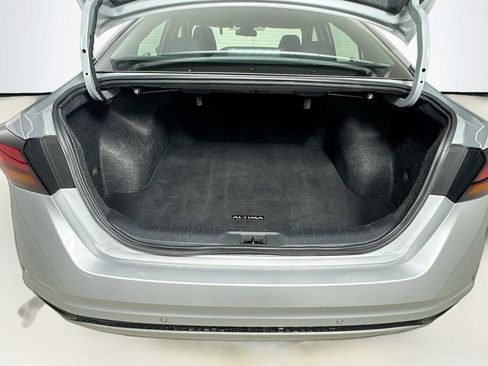 Used 2024 Nissan Altima 2.5 SV FWD image 30