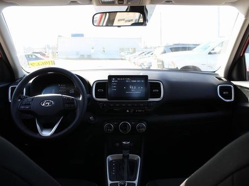 New 2025 Hyundai Venue SEL image 17