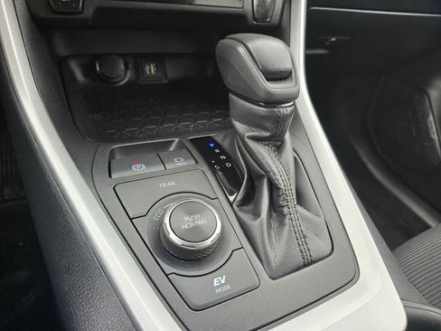 Certified 2024 Toyota RAV4 LE AWD/4WD image 22