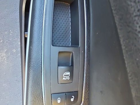 Used 2022 Chrysler 300 Touring L image 27