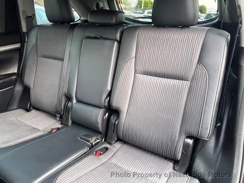 Used 2017 Toyota Highlander Plus image 20