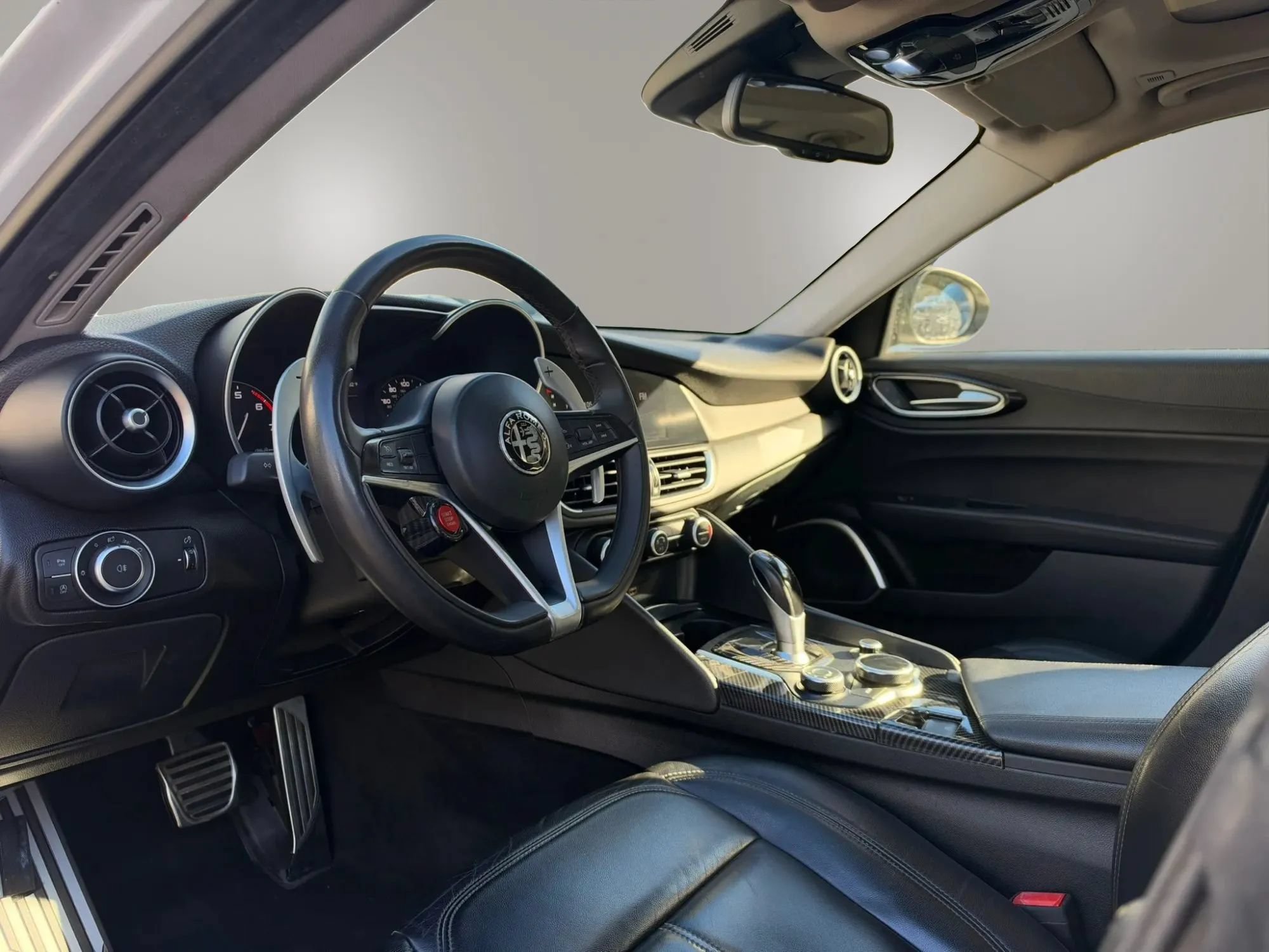 Used 2019 Alfa Romeo Giulia AWD w/ Quick Order Package 22J Sport image 18