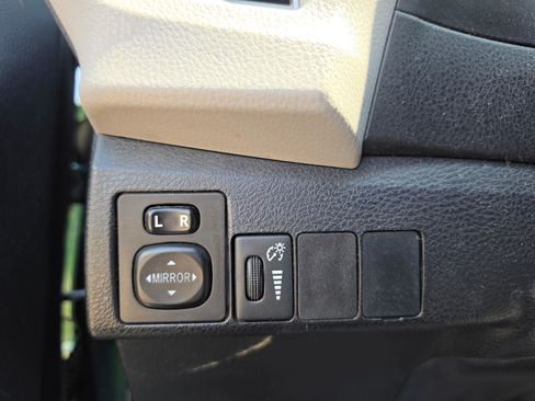Used 2015 Toyota Corolla LE FWD image 13