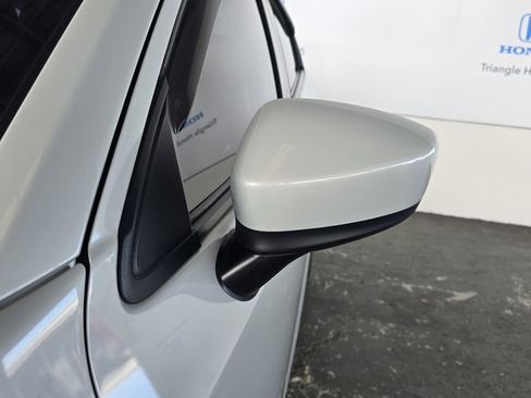 Used 2020 Toyota Yaris LE image 21