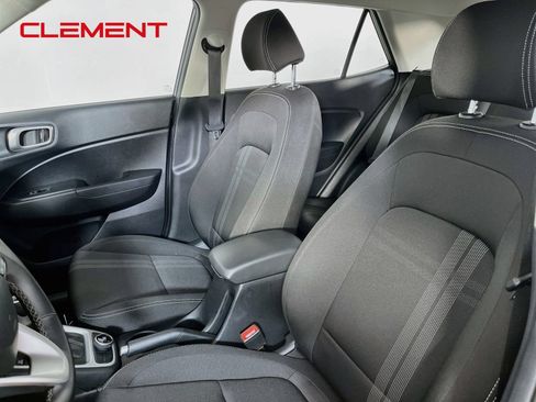 Used 2025 Hyundai Venue SEL FWD image 26