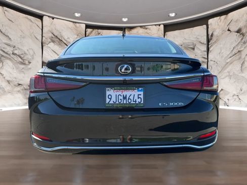 Used 2024 Lexus ES 300h Ultra Luxury w/ Accessory Package (Z2) FWD image 7