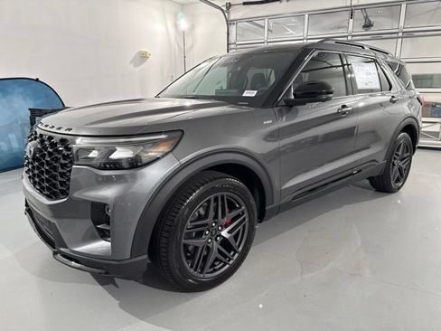 New 2026 Ford Explorer ST-Line RWD image 3