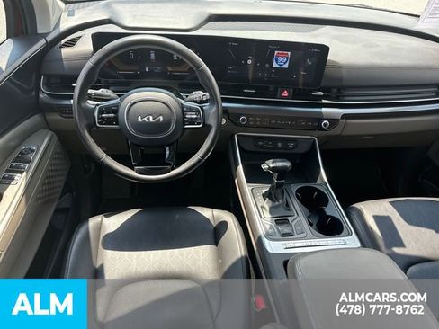 Used 2025 Kia Carnival FWD image 23